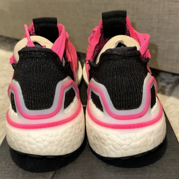 Excellent Condition Adidas UltraBoost 19W women’s tennis shoes. - Picture 4 of 7